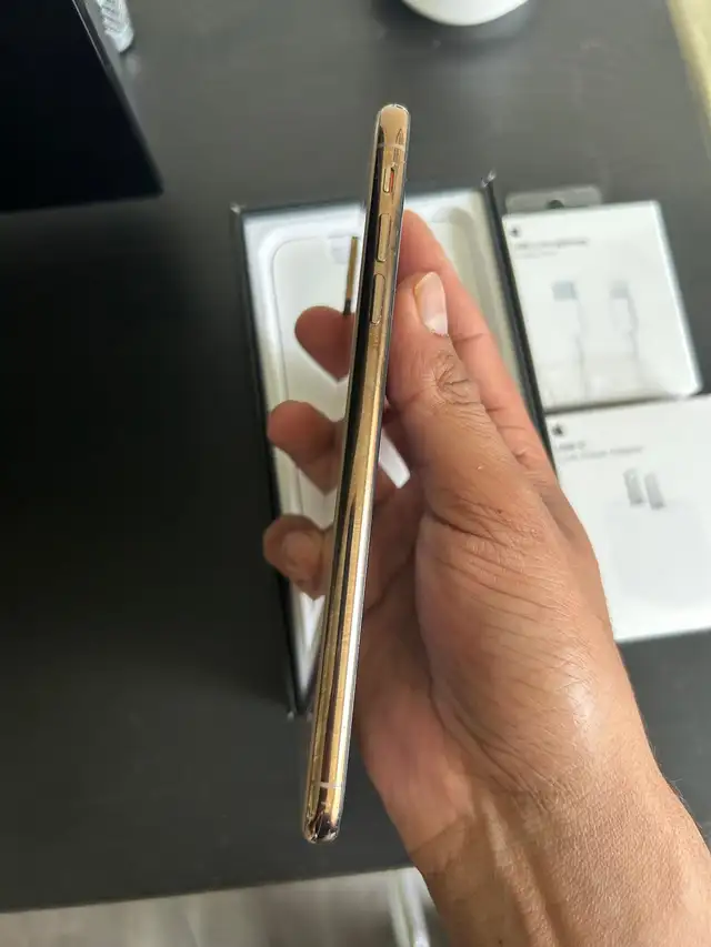iPhone XS MAX 256GB Unlocked - Mint Condition! - Photo 4