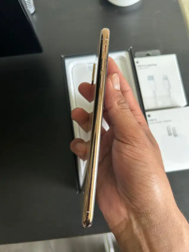 iPhone XS MAX 256GB Unlocked - Mint Condition! - Photo 5