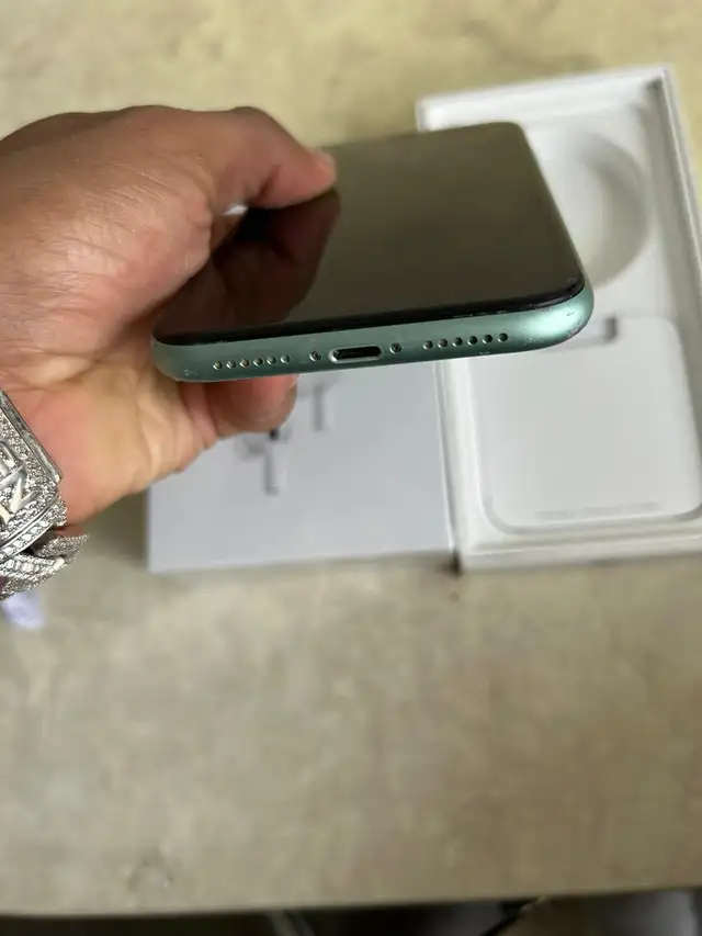 iPhone 11 256GB Unlocked - Excellent Condition! - Photo 7