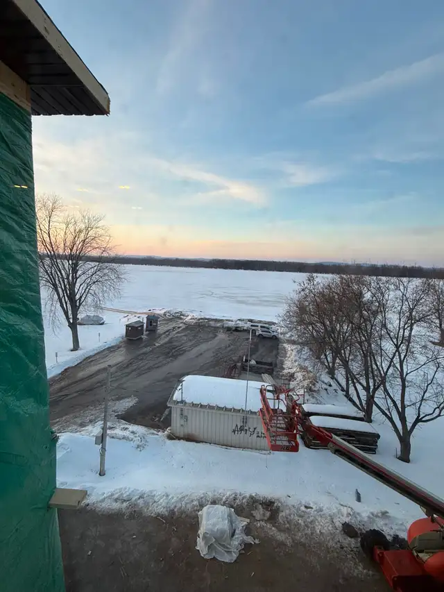 FOR RENT 2 BDRM - LUXURY WATERFRONT - WENDOVER - Photo 12