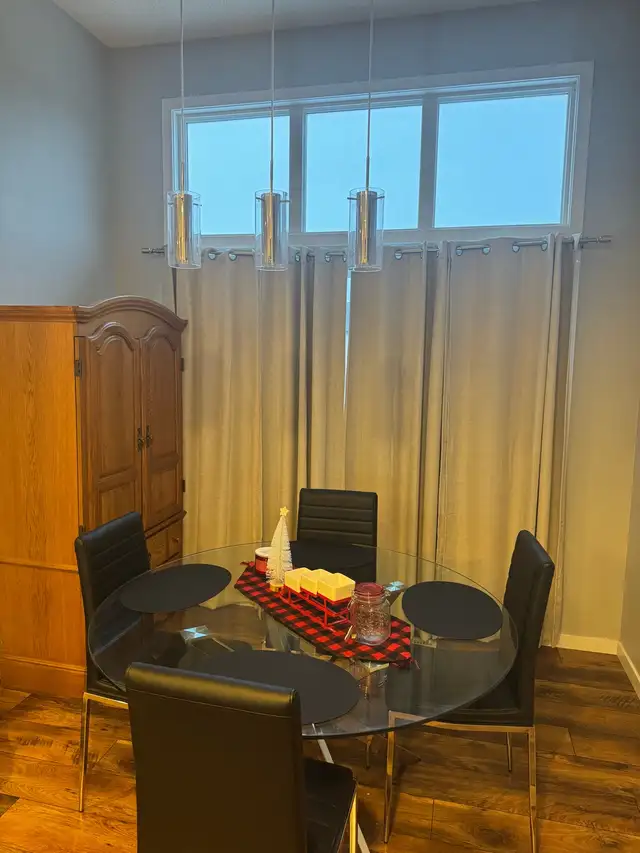 Room For rent in McConachie - Photo 3