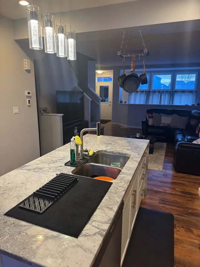 Room For rent in McConachie - Photo 4