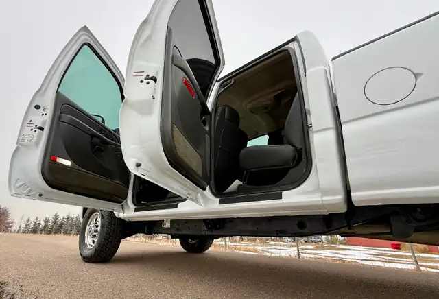 2004 GMC SIERRA 2500HD SLT 4x4 LB7 Diesel Lots of Extras! - Photo 17