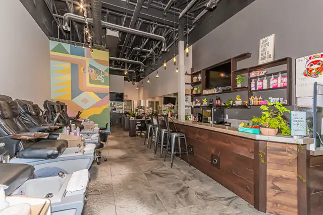 Turnkey Nail Salon Business for Sale – Edmonton Prime Location - Photo 4