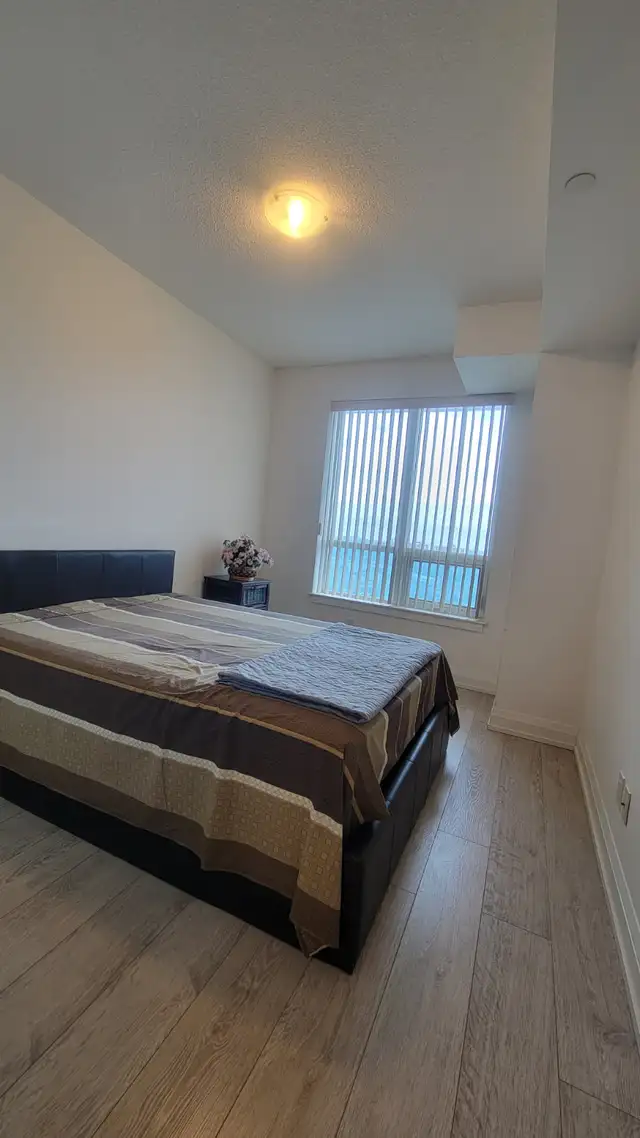 The World on Yonge Condo furnished with wifi parking Yonge&Steel - Photo 2