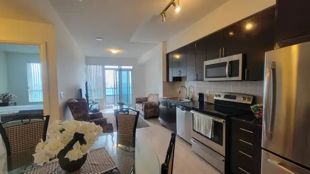 The World on Yonge Condo furnished with wifi parking Yonge&Steel - Photo 3