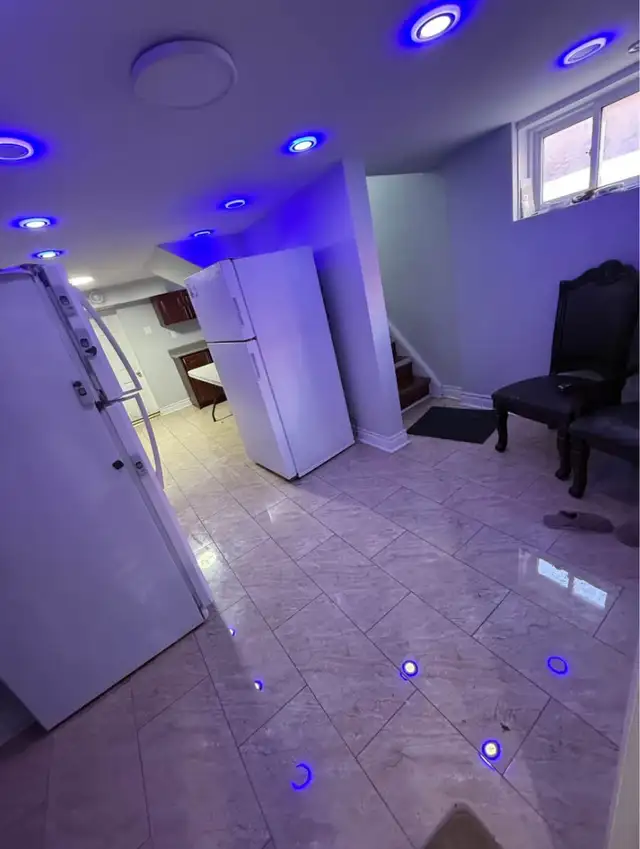 Scarborough-Large Furnished Room with Attached Private Bathroom - Photo 3