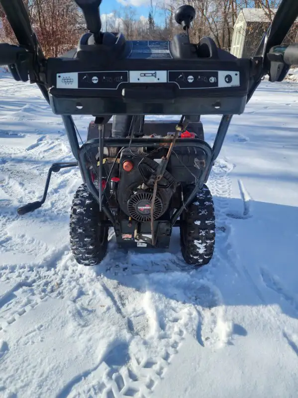 Yardworks 29" 10.5 hp snowblower - Photo 3