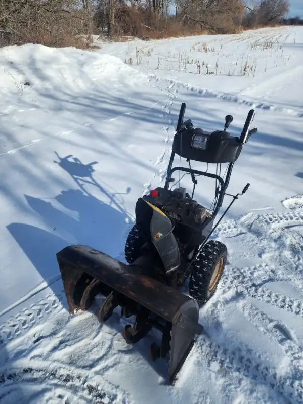 Yardworks snowblower 9.5 hp 28"