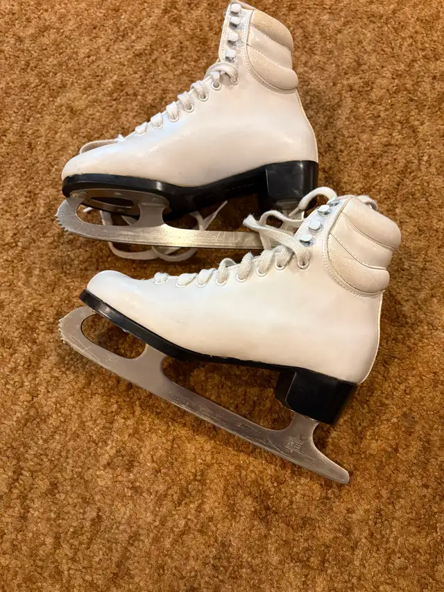 Ladies Skates - Photo 2