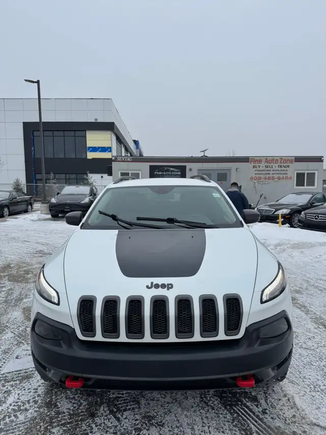 2017 Jeep Cherokee Trailhawk 4WD : Heated Seats, Backup Camera - Photo 2