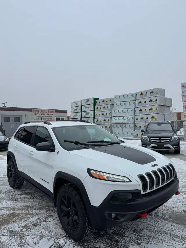 2017 Jeep Cherokee Trailhawk 4WD : Heated Seats, Backup Camera - Photo 3
