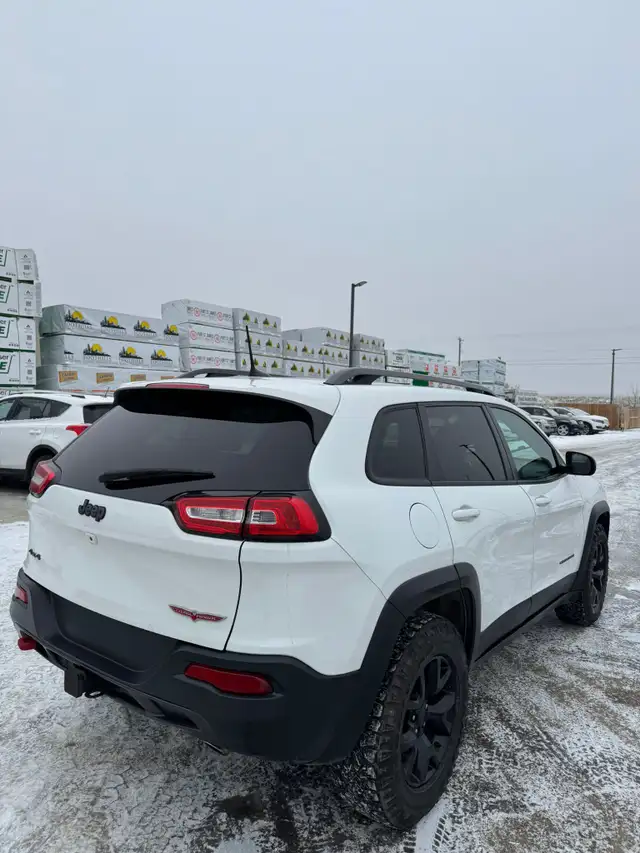 2017 Jeep Cherokee Trailhawk 4WD : Heated Seats, Backup Camera - Photo 4