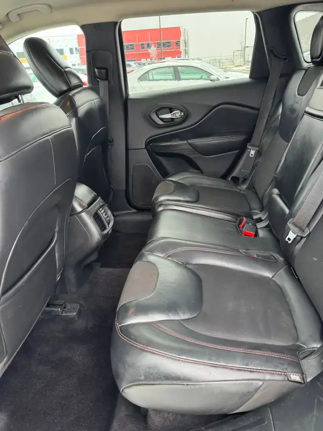 2017 Jeep Cherokee Trailhawk 4WD : Heated Seats, Backup Camera - Photo 9