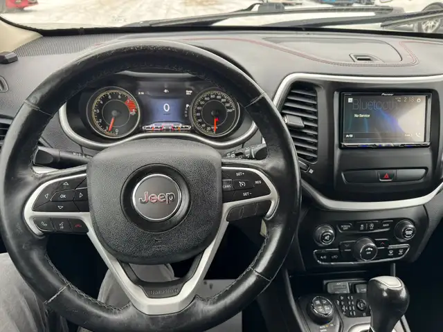 2017 Jeep Cherokee Trailhawk 4WD : Heated Seats, Backup Camera - Photo 12