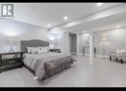 Basement appartment near high park - Photo 4