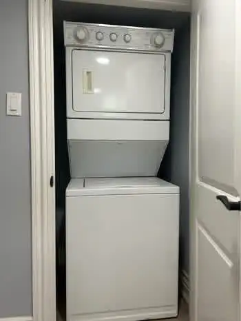 Basement appartment near high park - Photo 5