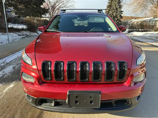2015 Jeep Cherokee 3.2L V6 AWD For Sale. - Photo 2