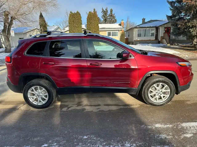 2015 Jeep Cherokee 3.2L V6 AWD For Sale. - Photo 6