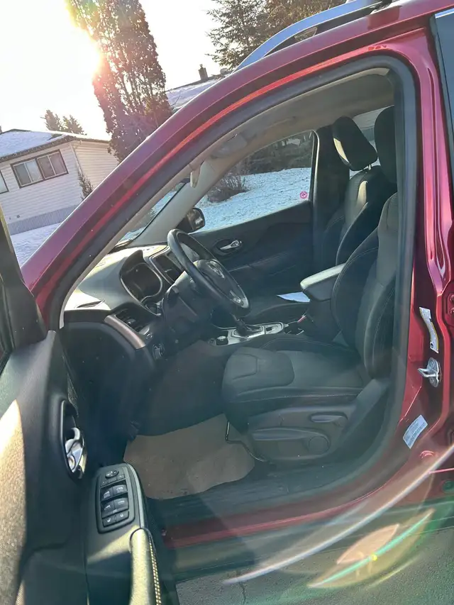 2015 Jeep Cherokee 3.2L V6 AWD For Sale. - Photo 10