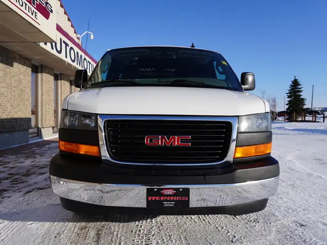 2023 GMC Savana Cargo Van CARGO VAN STILL LIKE NEW VERY LOW KMS! - Photo 3