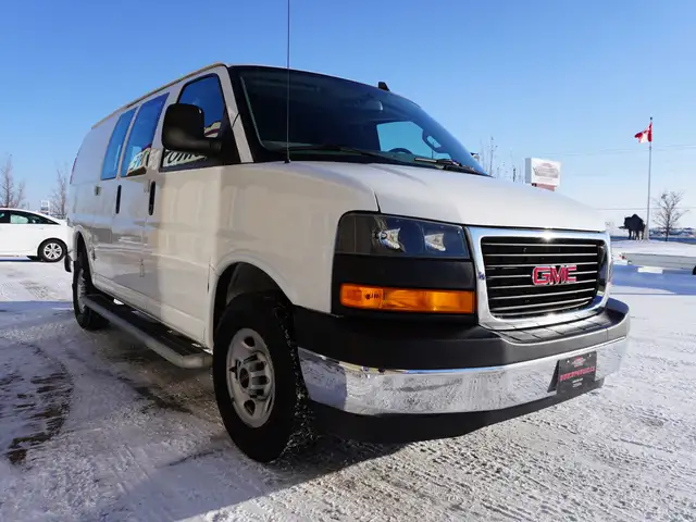 2023 GMC Savana Cargo Van CARGO VAN STILL LIKE NEW VERY LOW KMS! - Photo 5