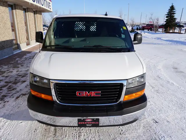 2023 GMC Savana Cargo Van CARGO VAN STILL LIKE NEW VERY LOW KMS! - Photo 8