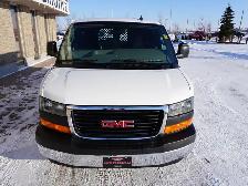 2023 GMC Savana Cargo Van CARGO VAN STILL LIKE NEW VERY LOW KMS! - Photo 8