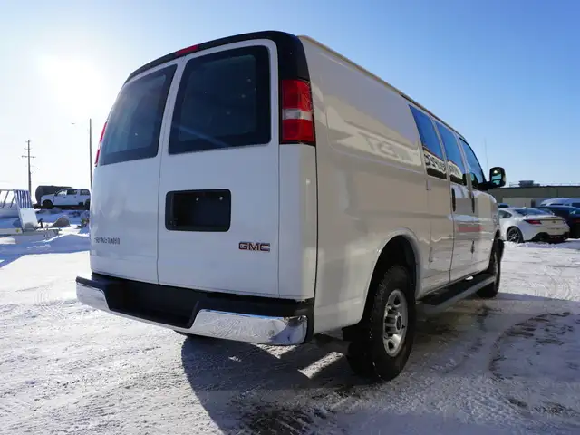 2023 GMC Savana Cargo Van CARGO VAN STILL LIKE NEW VERY LOW KMS! - Photo 10