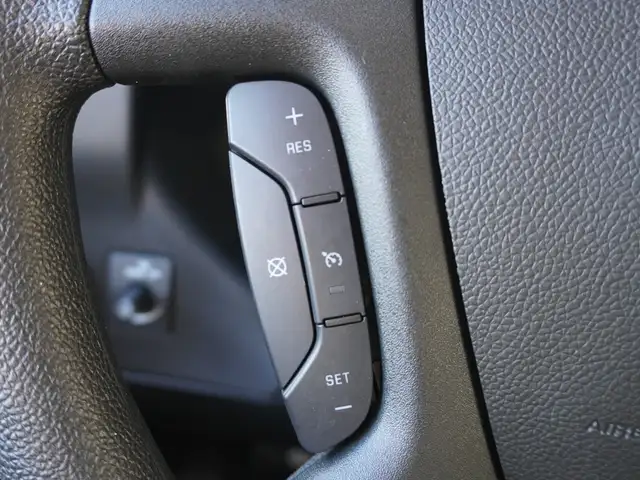2023 GMC Savana Cargo Van CARGO VAN STILL LIKE NEW VERY LOW KMS! - Photo 28