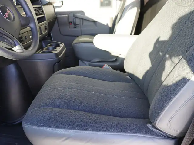 2023 GMC Savana Cargo Van CARGO VAN STILL LIKE NEW VERY LOW KMS! - Photo 30