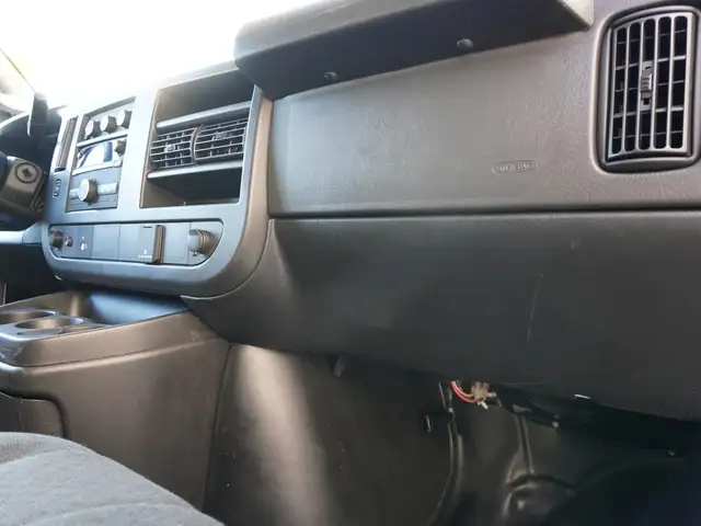 2023 GMC Savana Cargo Van CARGO VAN STILL LIKE NEW VERY LOW KMS! - Photo 32