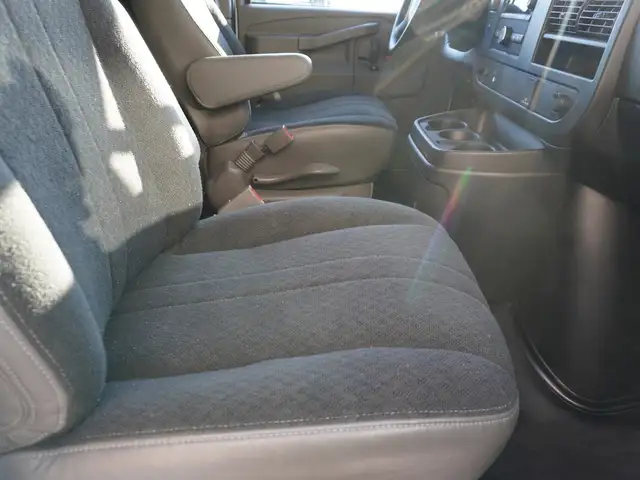 2023 GMC Savana Cargo Van CARGO VAN STILL LIKE NEW VERY LOW KMS! - Photo 33