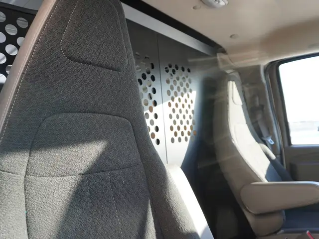 2023 GMC Savana Cargo Van CARGO VAN STILL LIKE NEW VERY LOW KMS! - Photo 34