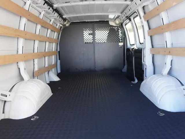 2023 GMC Savana Cargo Van CARGO VAN STILL LIKE NEW VERY LOW KMS! - Photo 36