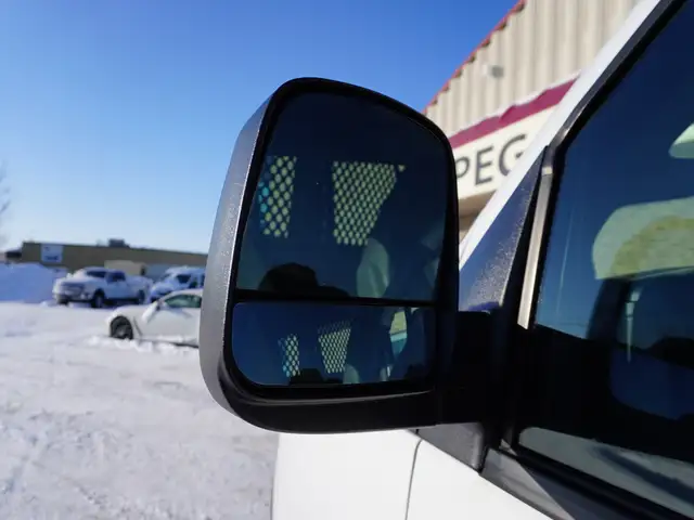 2023 GMC Savana Cargo Van CARGO VAN STILL LIKE NEW VERY LOW KMS! - Photo 37