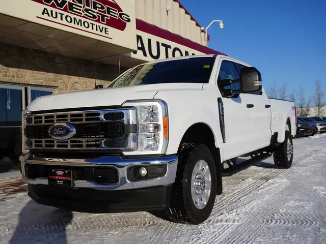 2023 Ford F-350 XLT PREMIUM VERY CLEAN AND LOW KMS! - Photo 5
