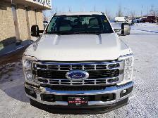 2023 Ford F-350 XLT PREMIUM VERY CLEAN AND LOW KMS! - Photo 7