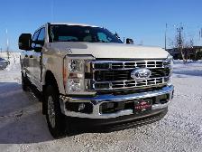 2023 Ford F-350 XLT PREMIUM VERY CLEAN AND LOW KMS! - Photo 8