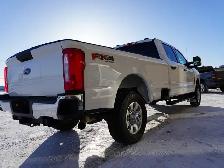2023 Ford F-350 XLT PREMIUM VERY CLEAN AND LOW KMS! - Photo 10