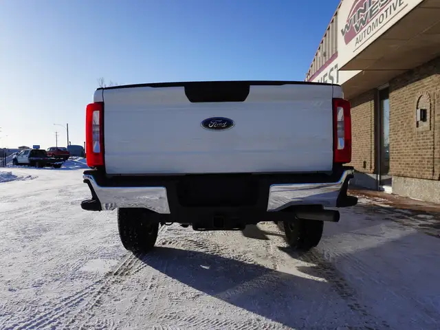2023 Ford F-350 XLT PREMIUM VERY CLEAN AND LOW KMS! - Photo 12