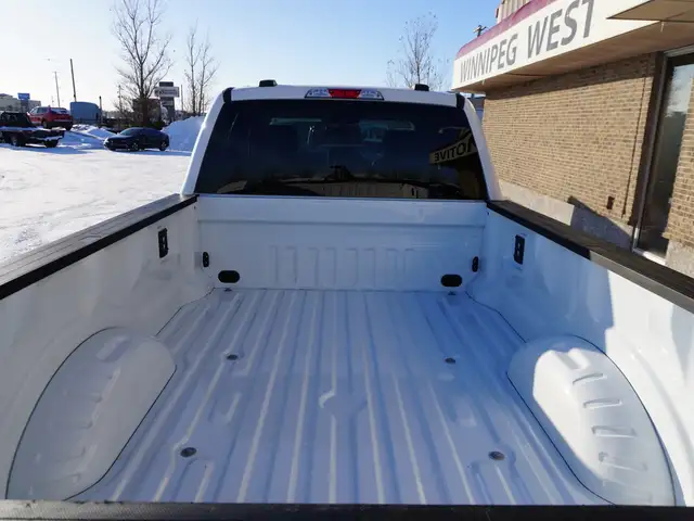 2023 Ford F-350 XLT PREMIUM VERY CLEAN AND LOW KMS! - Photo 13