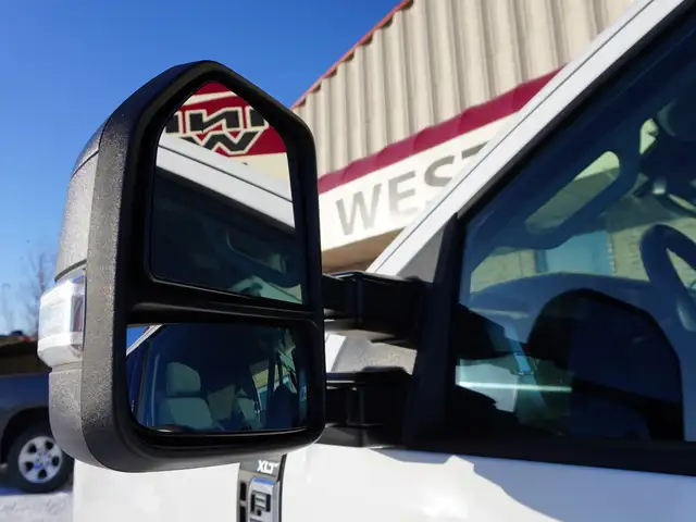2023 Ford F-350 XLT PREMIUM VERY CLEAN AND LOW KMS! - Photo 17