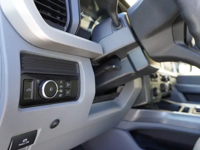 2023 Ford F-350 XLT PREMIUM VERY CLEAN AND LOW KMS! - Photo 23