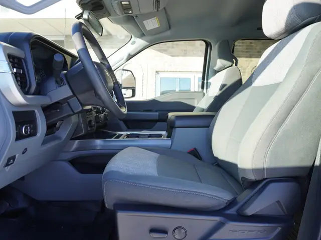 2023 Ford F-350 XLT PREMIUM VERY CLEAN AND LOW KMS! - Photo 24