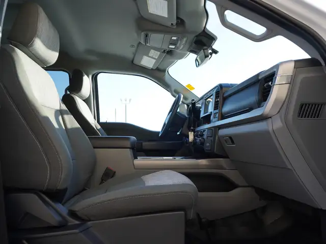 2023 Ford F-350 XLT PREMIUM VERY CLEAN AND LOW KMS! - Photo 33