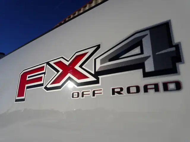 2023 Ford F-350 XLT PREMIUM VERY CLEAN AND LOW KMS! - Photo 38