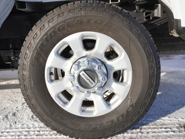 2023 Ford F-350 XLT PREMIUM VERY CLEAN AND LOW KMS! - Photo 39