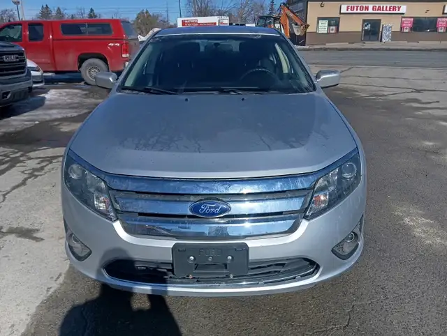 2011 Ford Fusion - Photo 2