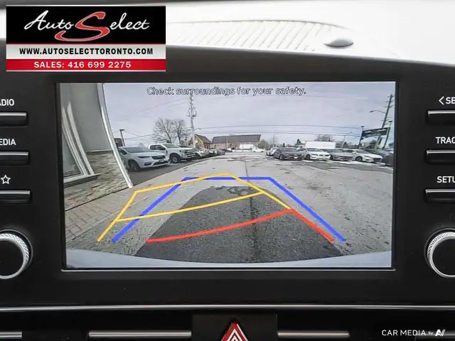 2021 Hyundai Elantra Preferred w/Sun & Tech Pkg Apple Carplay... - Photo 18